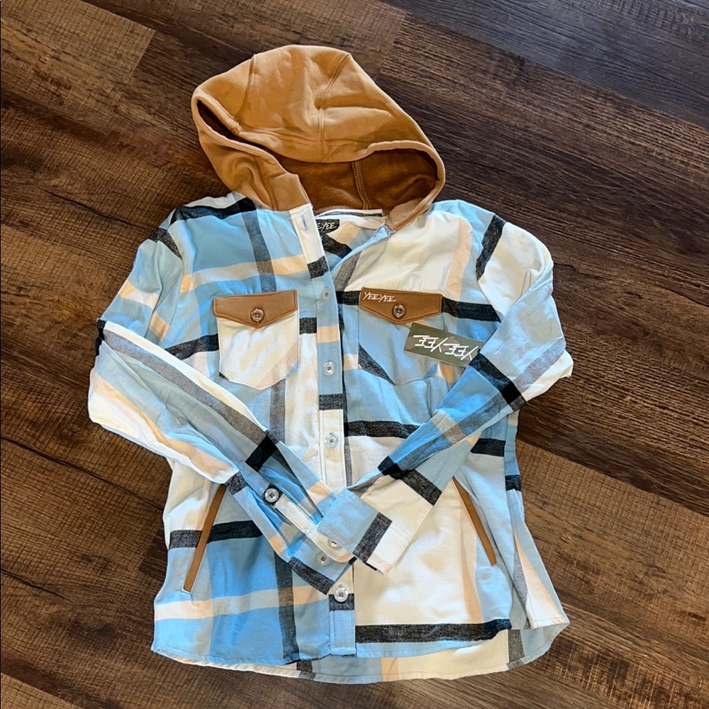 Yeeyee hooded button up